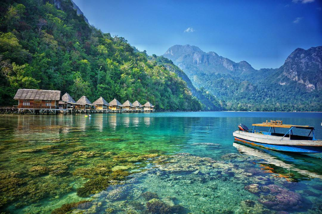 Menilik Keindahan 11 Objek Wisata Maluku yang Mengagumkan